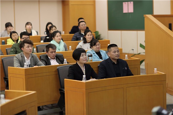 湖南大学EMBA举行智慧辩论专题讲座