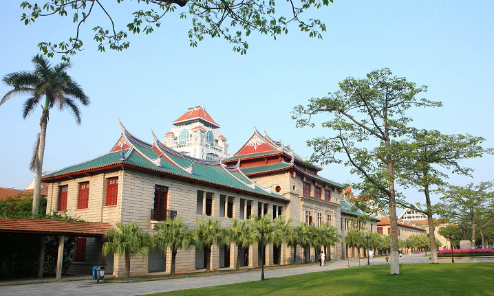 emba 厦门大学管理学院 学校实景 > 正文   1 / 2          校园风景